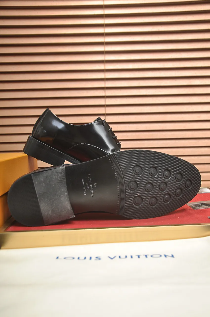 Men's men's shoes 💰500💶 [LV] (original single cowhide lining) 🍀LV's latest genuine leather business suit shoes are launched simultaneously on the official website. The first-layer cowhide imported from Italy is made of heavy gold, 💥official website 1:1 rubber outsole. Versatile to wear, high-end without losing class, and the color combination is extraordinary. This four-season style is alluring when worn on your feet, showing off your big-name flair. Standard code 38-45 (45 customized)